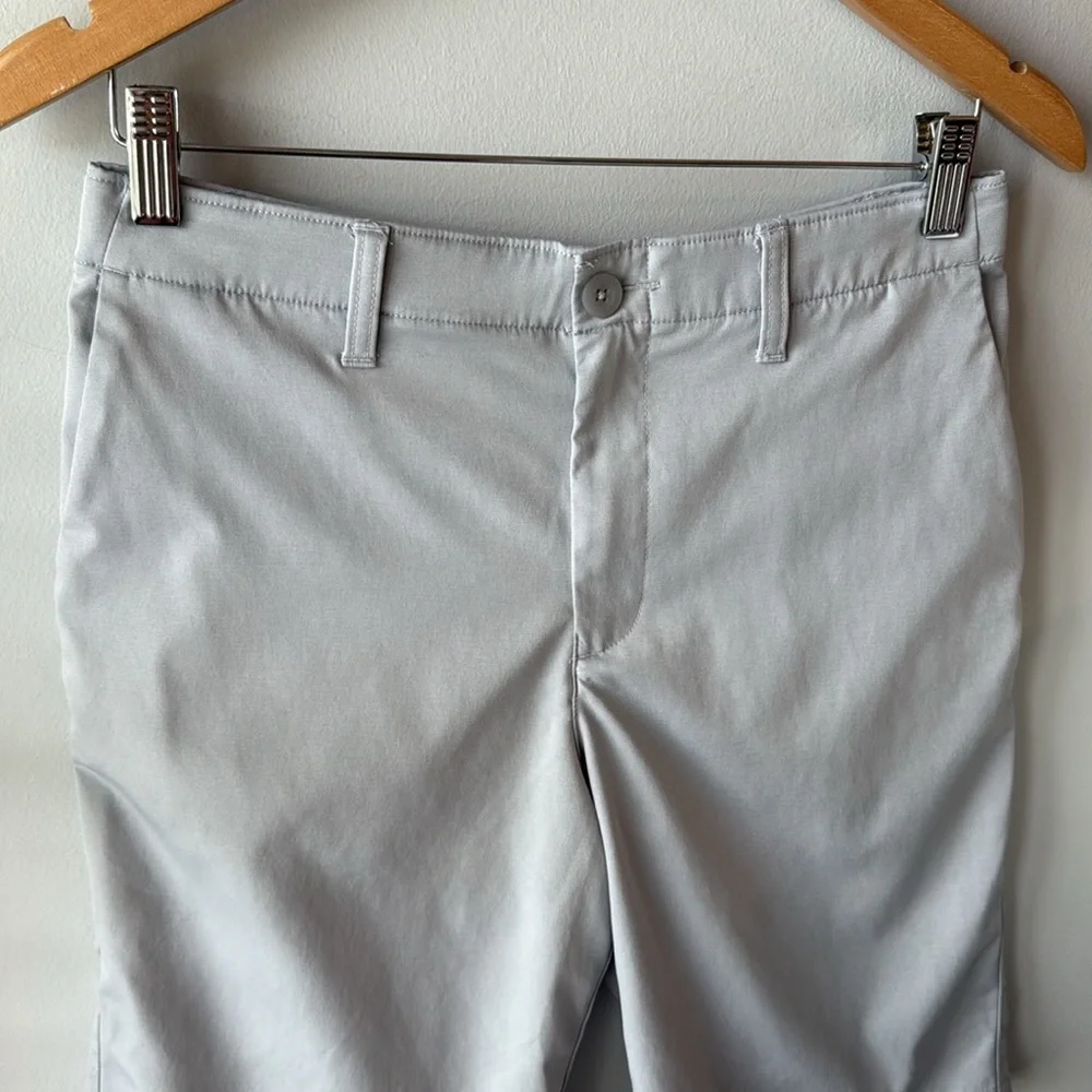 Under Armour Youth 18 Light Grey Performance‎ Golf Shorts